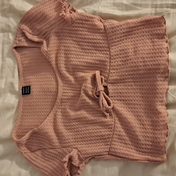 I'm selling this pink crop top I didn't end up liking when I had bought it - Picture 1 of 1